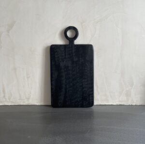 Planche rectangulaire en bois de manguier noir brossé