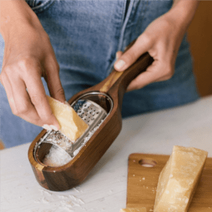 Râpe à Fromage en Acacia – Image 2